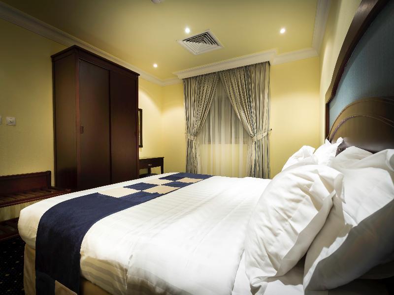 Howard Johnson Dammam Hotel Exterior photo